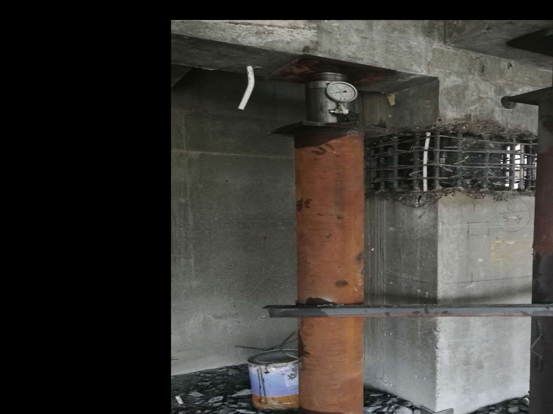 南京某地下室梁、板、柱加固工程